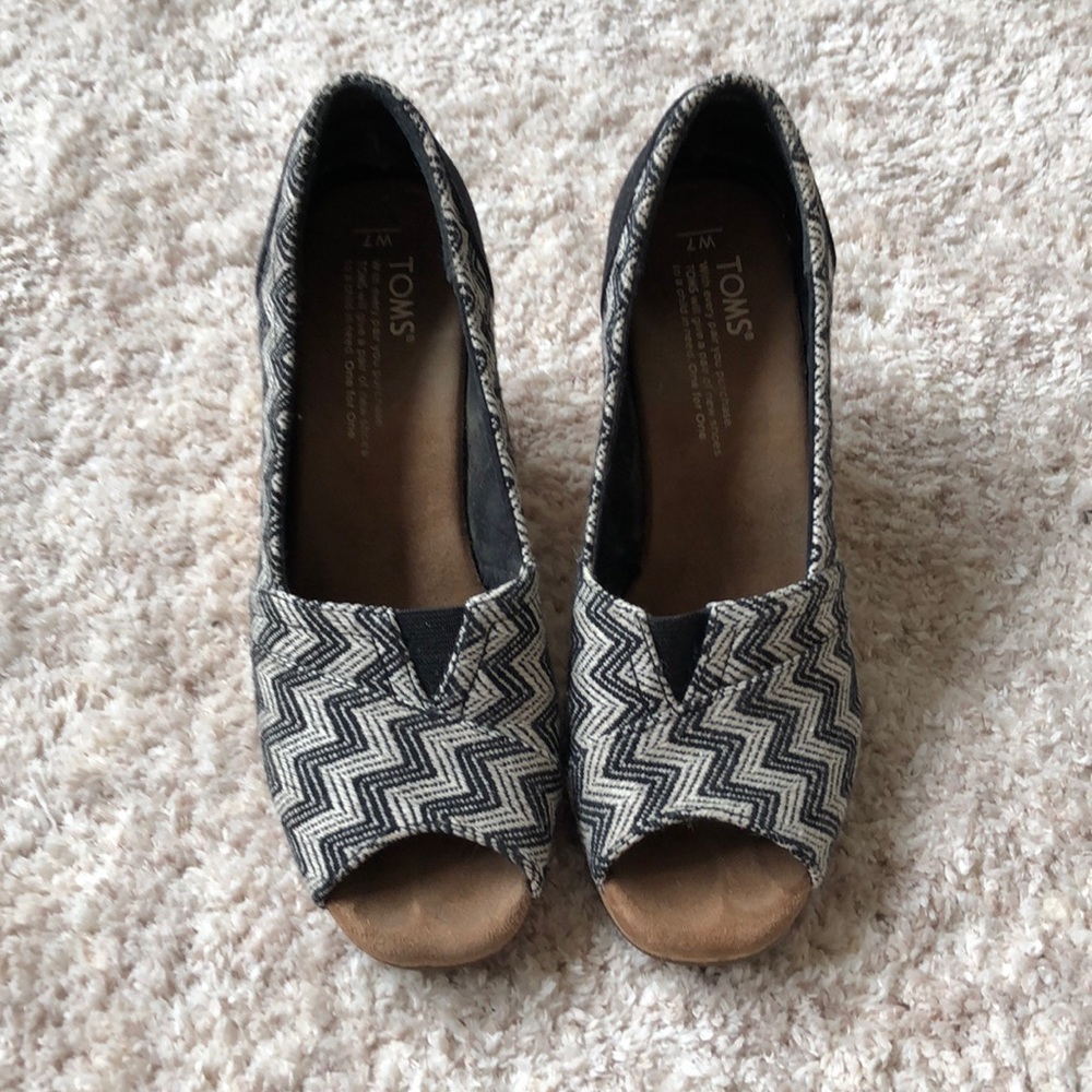 TOMS Navy+Cream Patterned Cork Wedges 7